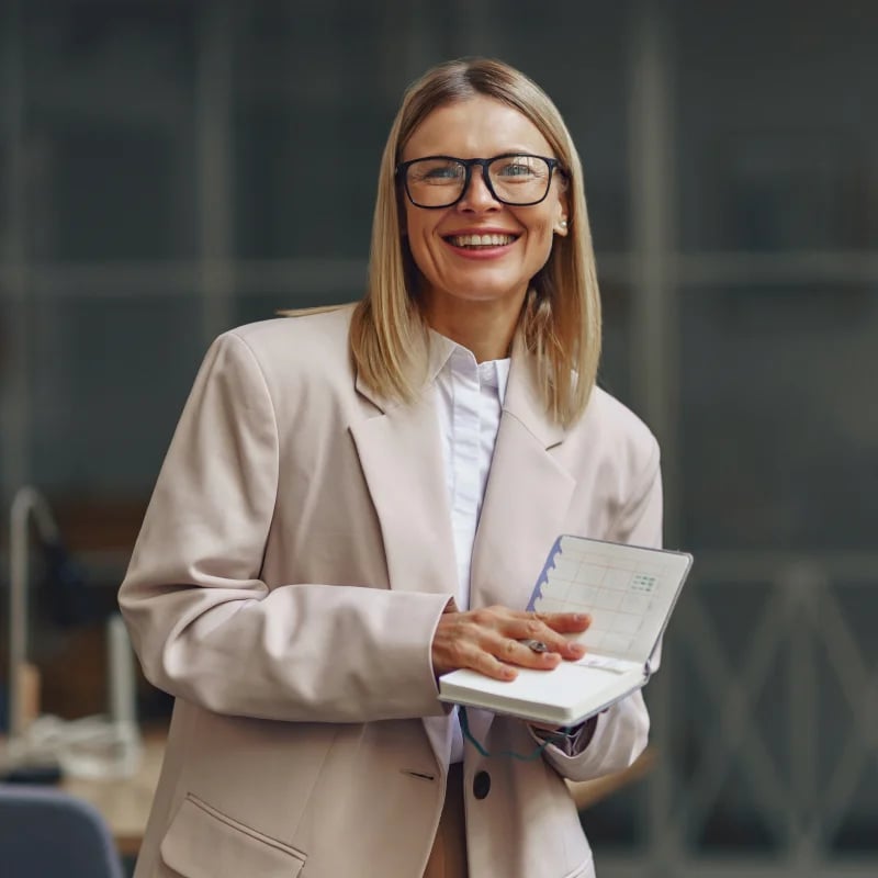 year transition employee with agenda